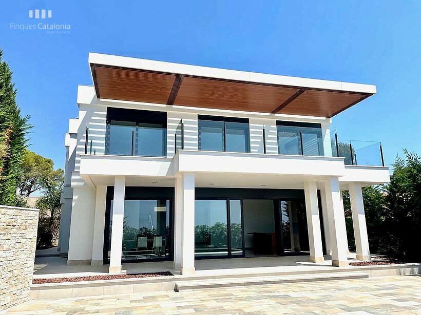 Nouvelle maison de luxe avec vue sur la mer entre Platja d'Aro et Sant Antoni de Calonge.