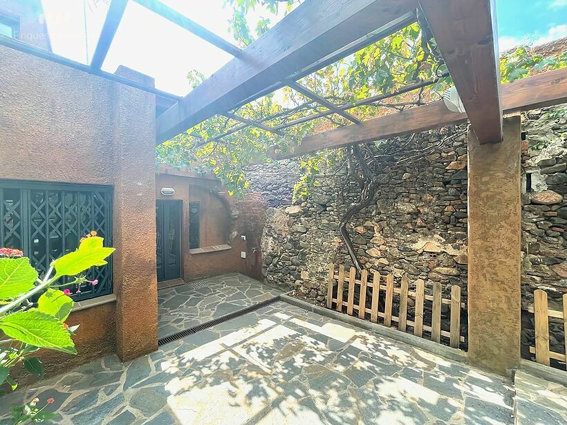 Casa rústica reformada con paredes de piedra y vuelta catalana en Mas Barceló Calonge