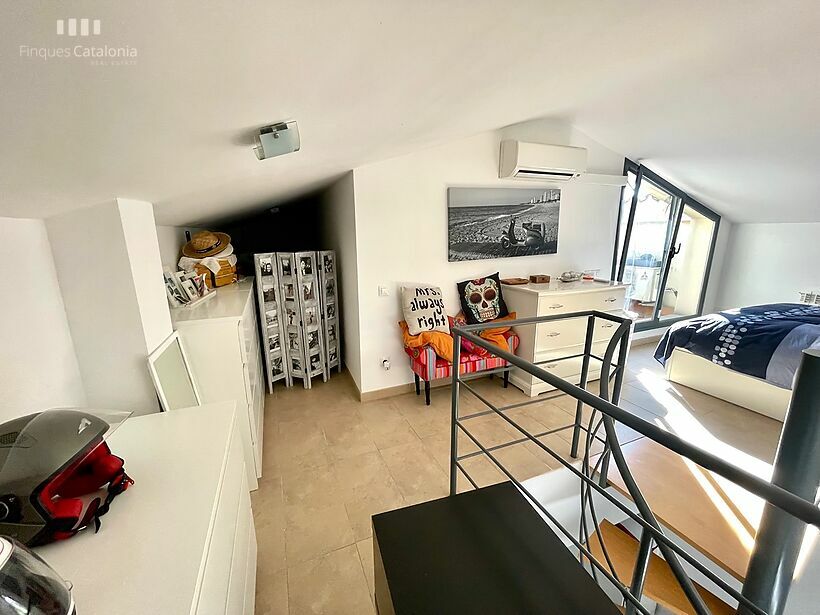 Duplex penthouse of 108 m2 with 3 bedrooms and parking at the entrance of Calonge.