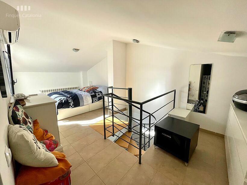 Àtic dúplex de 108 m2 amb 3 habitacions i pàrquing a l´entrada de Calonge.