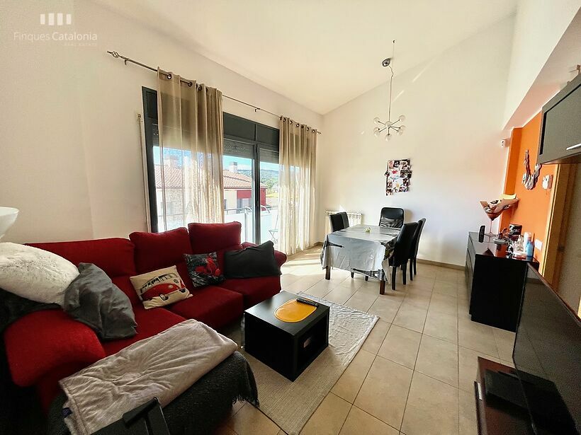 Ático dúplex de 108 m2 con 3 habitaciones y parking en la entrada de Calonge.