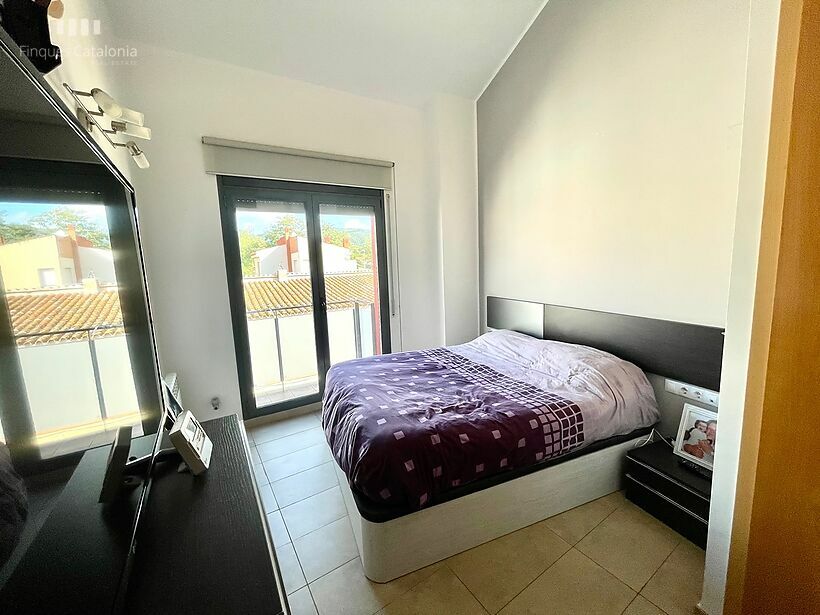 Ático dúplex de 108 m2 con 3 habitaciones y parking en la entrada de Calonge.