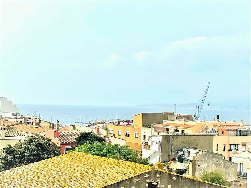 Ático dúplex con 3 habitaciones y terraza con vistas al mar en Palamós.