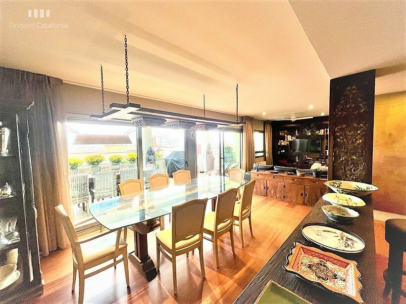 Penthouse with sea views 185 m2 with a 40 m2 terrace, pool, parking and storage room in Sant Antoni de Calonge.
