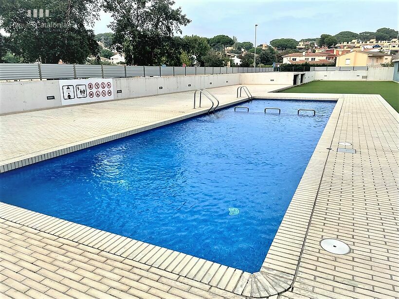 Penthouse avec vue sur la mer de 185 m2 avec une terrasse de 40 m2, piscine, parking et débarras à Sant Antoni de Calonge.