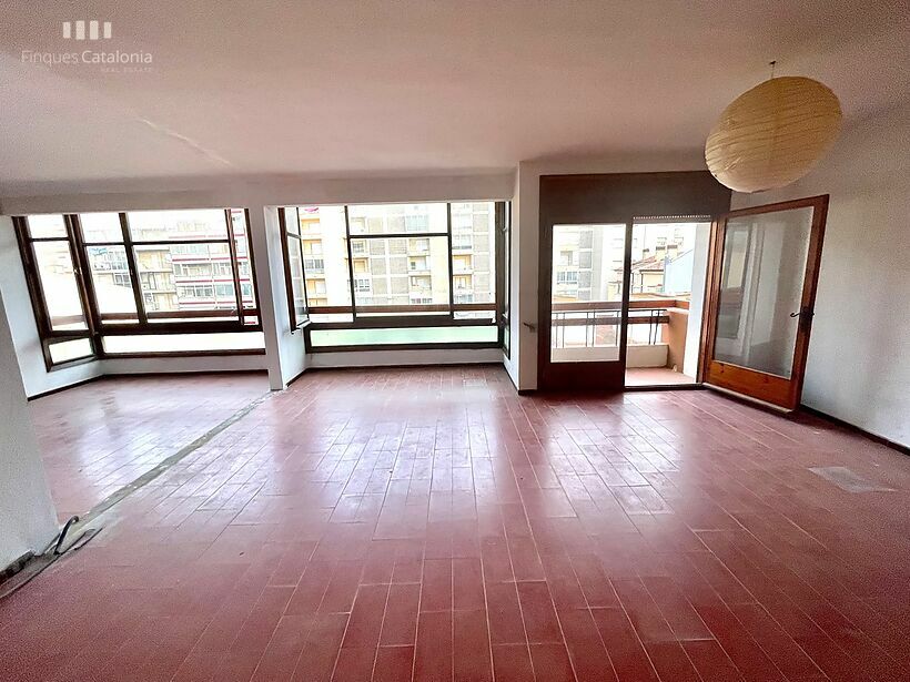 Penthouse in 2nd and 3rd line, facing two streets with 4 bedrooms and terrace in Sant Antoni de Calonge