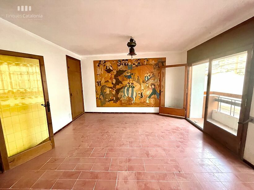 Penthouse in 2nd and 3rd line, facing two streets with 4 bedrooms and terrace in Sant Antoni de Calonge
