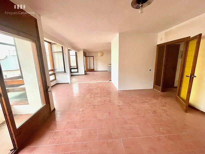 Penthouse in 2nd and 3rd line, facing two streets with 4 bedrooms and terrace in Sant Antoni de Calonge