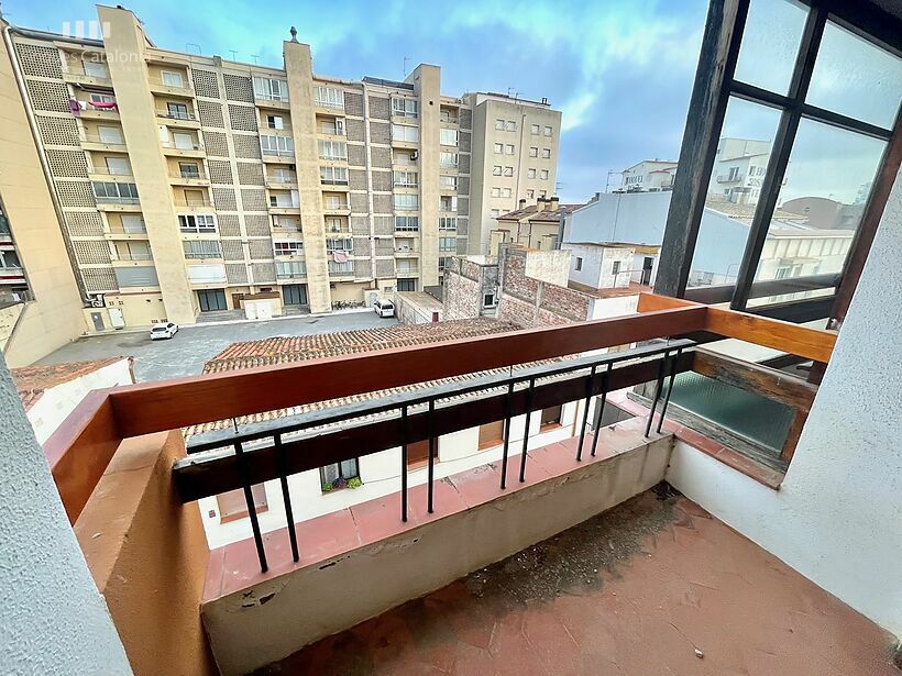 Penthouse in 2nd and 3rd line, facing two streets with 4 bedrooms and terrace in Sant Antoni de Calonge
