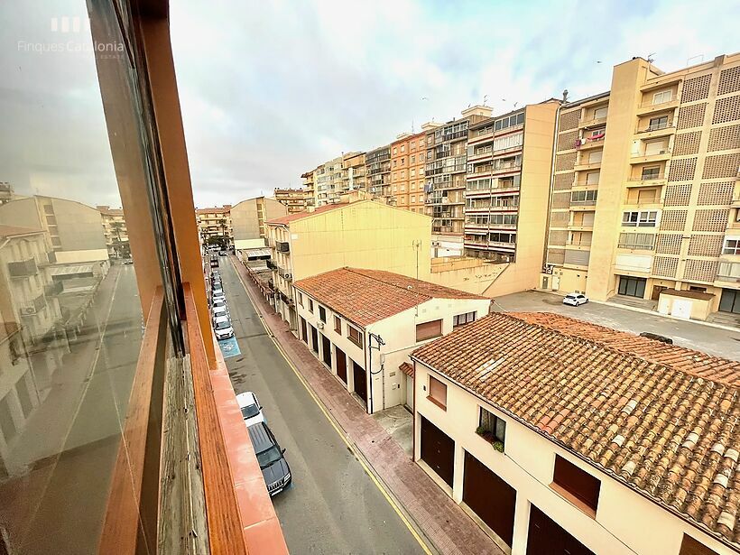 Àtic a 2a i 3a línia, dóna a dos carrers amb 4 habitacions i terrassa a Sant Antoni de Calonge