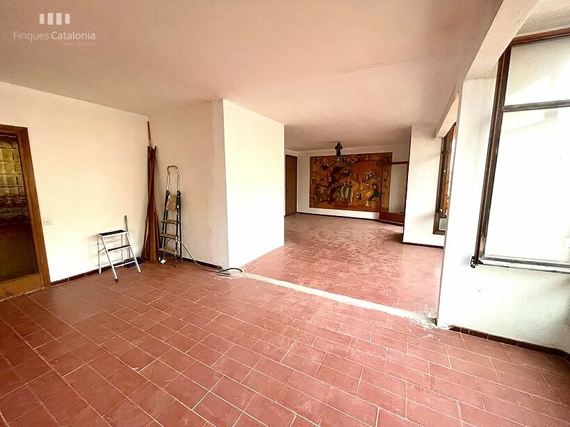 Penthouse in 2nd and 3rd line, facing two streets with 4 bedrooms and terrace in Sant Antoni de Calonge