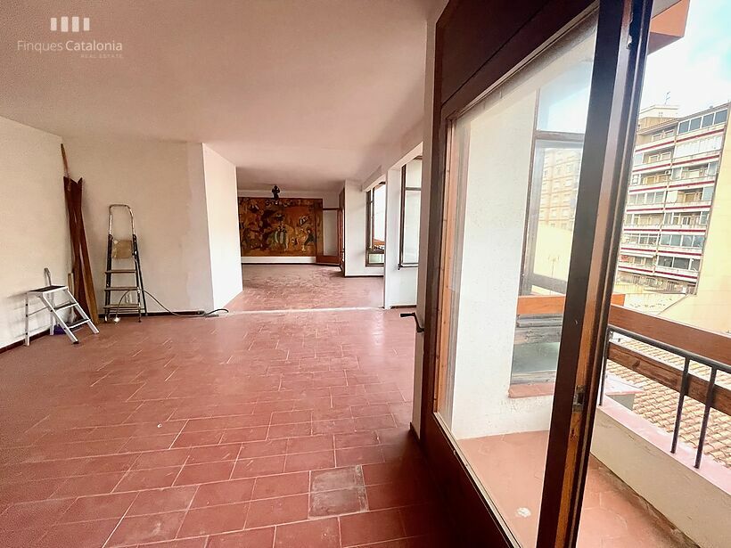 Penthouse in 2nd and 3rd line, facing two streets with 4 bedrooms and terrace in Sant Antoni de Calonge