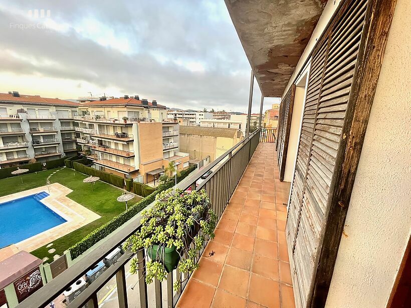 Penthouse in 2nd and 3rd line, facing two streets with 4 bedrooms and terrace in Sant Antoni de Calonge