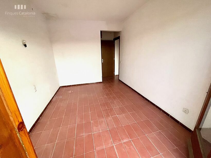 Penthouse in 2nd and 3rd line, facing two streets with 4 bedrooms and terrace in Sant Antoni de Calonge