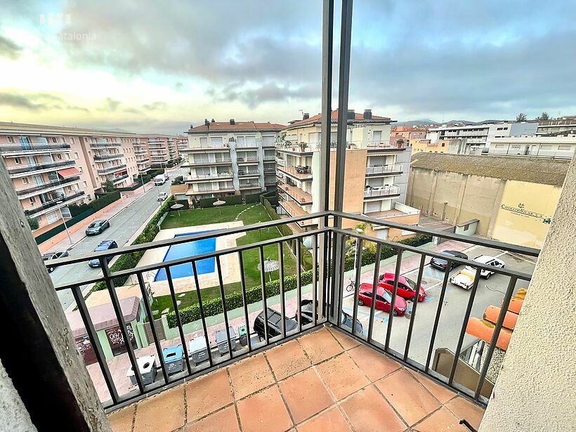 Àtic a 2a i 3a línia, dóna a dos carrers amb 4 habitacions i terrassa a Sant Antoni de Calonge