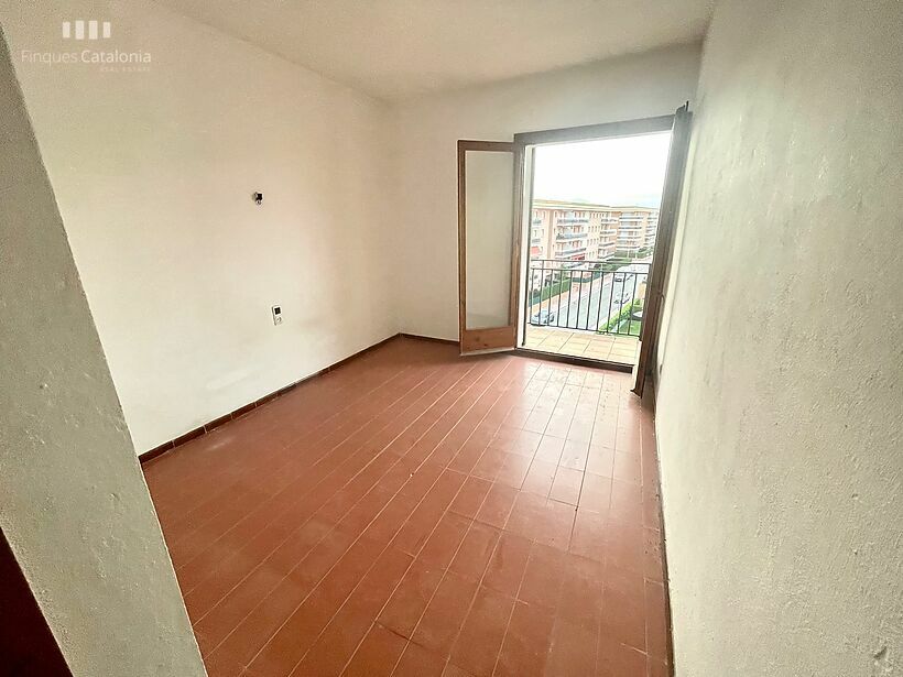Penthouse in 2nd and 3rd line, facing two streets with 4 bedrooms and terrace in Sant Antoni de Calonge
