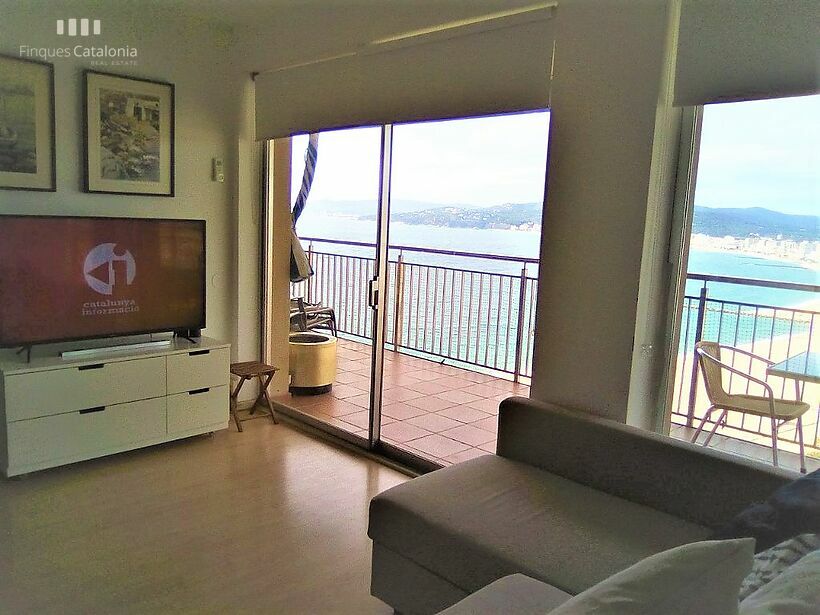 Appartement rénové en 1ère ligne avec une vue magnifique sur la mer à Palamós.