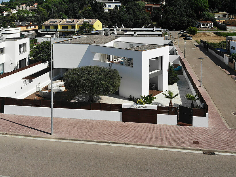 Maison unifamiliale design à Sant Antoni de Calonge, quartier Mercadona et école La Sínia, à 400 mètres de la plage.