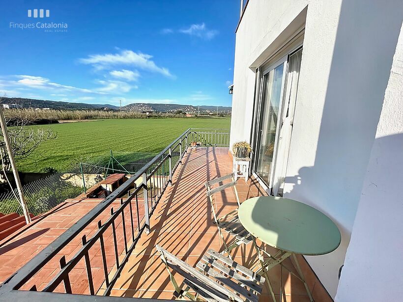 Pis de 104 m2 amb 4 habitacions , gran terrassa i pàrquing a Sant Antoni de Calonge