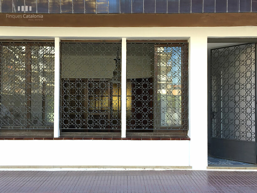 Ground floor of 154 m2 with terrace of 16 m2 in 2nd line of Sant Antoni de Calonge.