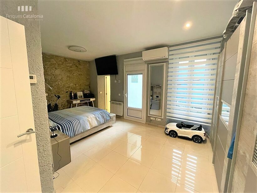 Renovated house in Palamós with 3 bedrooms, garage, heating and terrace.