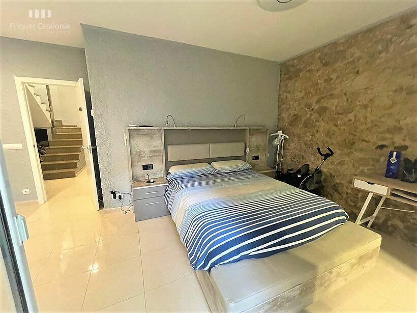 Renovated house in Palamós with 3 bedrooms, garage, heating and terrace.