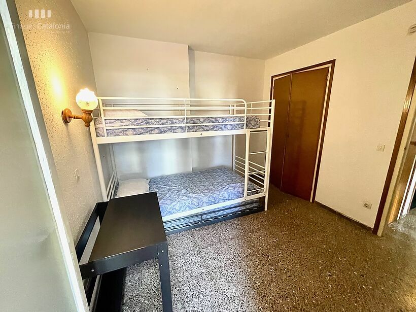 Apartment with 3 bedrooms, terrace, parking and sea views on the 1st line of Torre Valentina