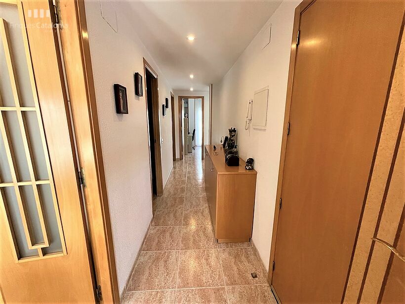 Casa de 320 m2 con patio, terraza, garaje y local comercial en Castell tocando PLATJA D' ARO .