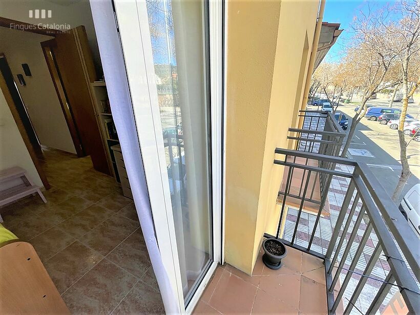 Casa de 320 m2 con patio, terraza, garaje y local comercial en Castell tocando PLATJA D' ARO .