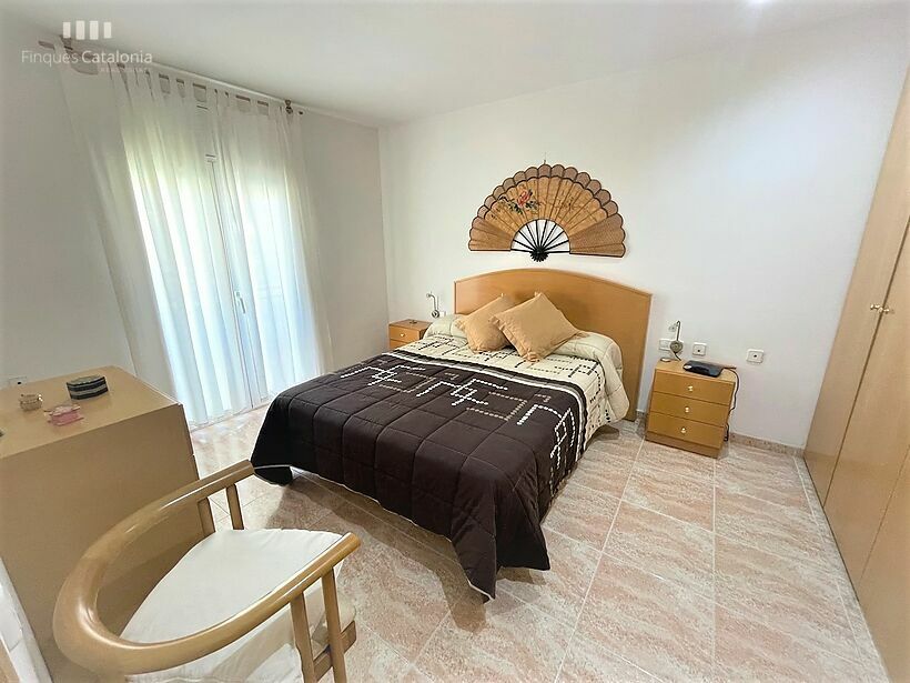 Casa de 320 m2 con patio, terraza, garaje y local comercial en Castell tocando PLATJA D' ARO .