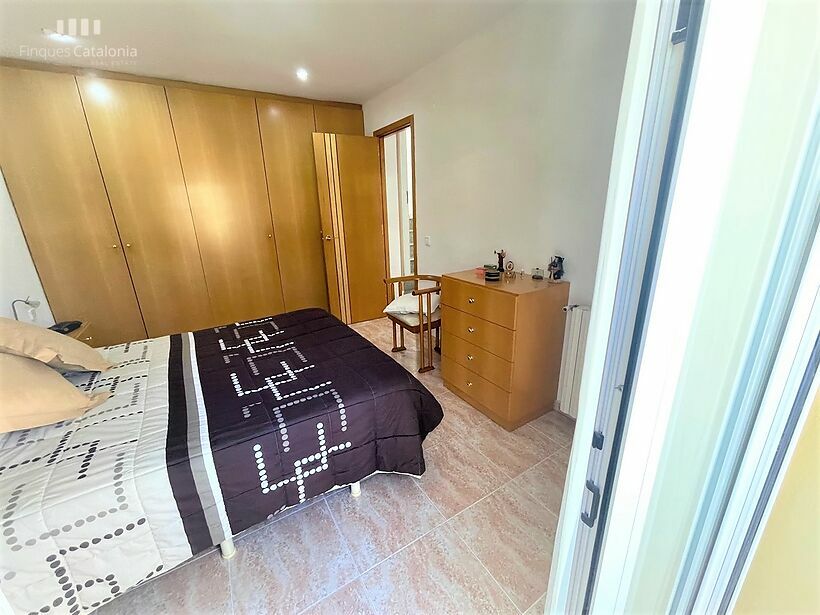 Casa de 320 m2 con patio, terraza, garaje y local comercial en Castell tocando PLATJA D' ARO .