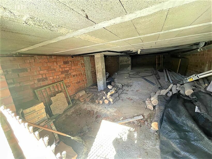 Casa de 320 m2 con patio, terraza, garaje y local comercial en Castell tocando PLATJA D' ARO .