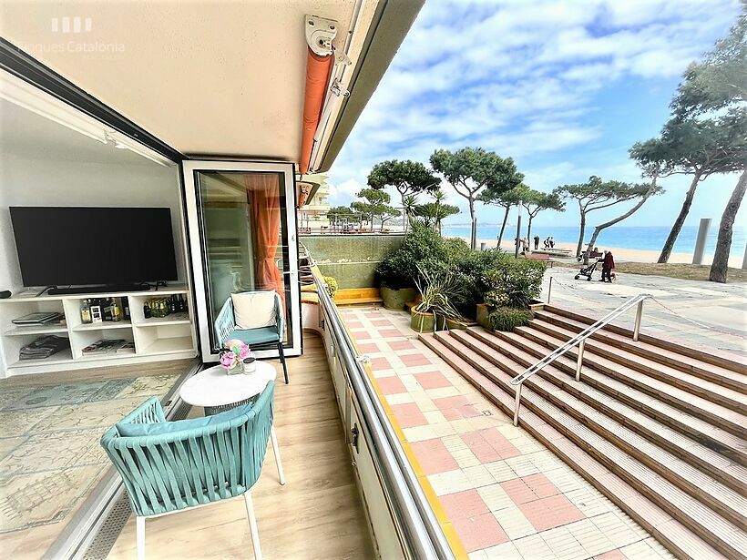 Appartement rénové sur la 1ère ligne de Platja D'Aro avec des vues spectaculaires sur la mer