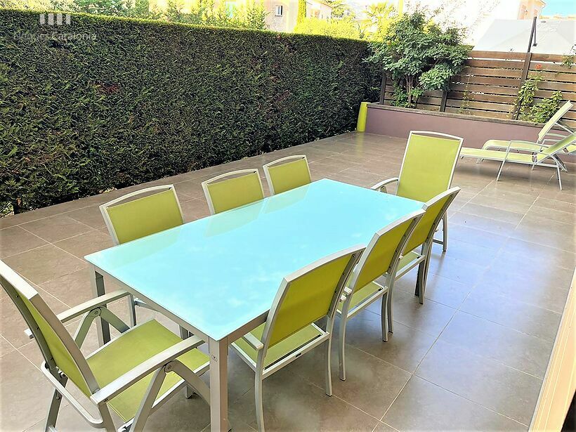 Fantastic ground floor with terrace, community pool and parking
