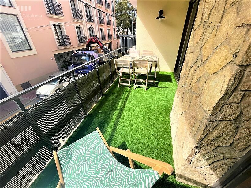 Renovated apartment with 3 bedrooms and a large terrace on the 2nd line of Sant Antoni de Calonge