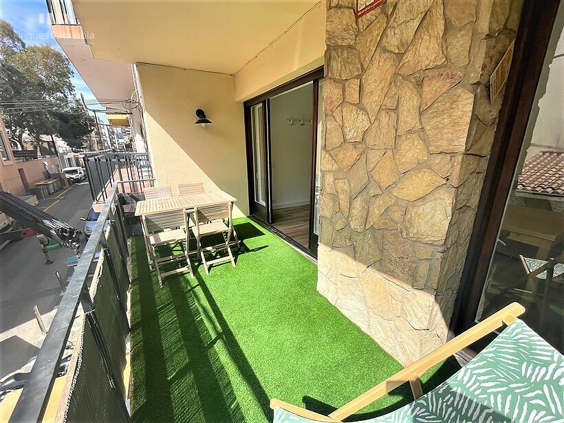 Piso reformado con 3 habitaciones y terraza grande en 2ª línea de Sant Antoni de Calonge