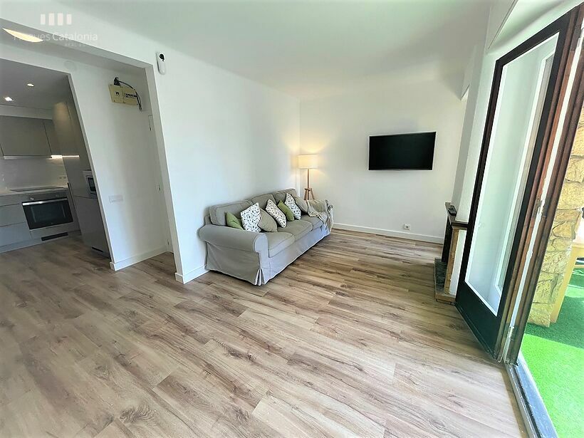 Piso reformado con 3 habitaciones y terraza grande en 2ª línea de Sant Antoni de Calonge