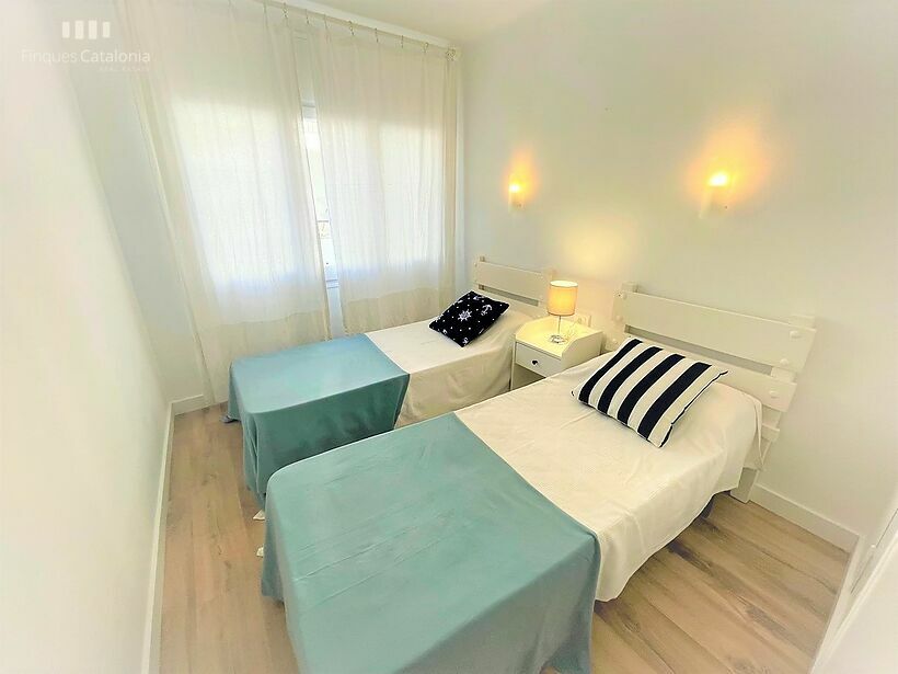 Piso reformado con 3 habitaciones y terraza grande en 2ª línea de Sant Antoni de Calonge