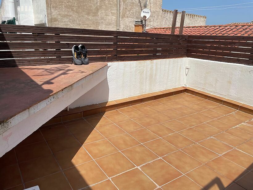 Renovated house in Palamós with 3 bedrooms, garage, heating and terrace.