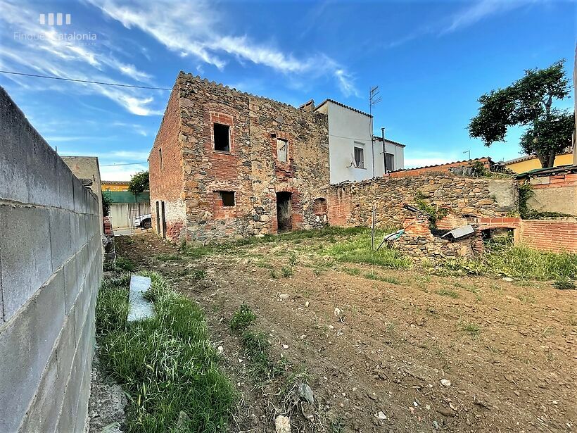 Casa en ruinas con parcela de 472 m2 tocando MAS BARCELÓ CALONGE