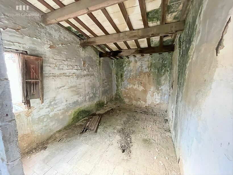 Casa en ruinas con parcela de 472 m2 tocando MAS BARCELÓ CALONGE