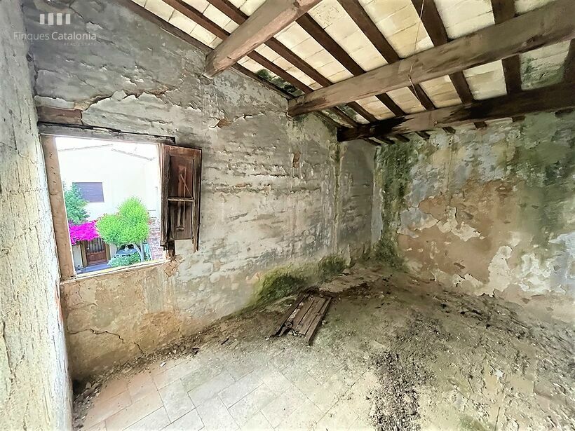 Casa en ruinas con parcela de 472 m2 tocando MAS BARCELÓ CALONGE