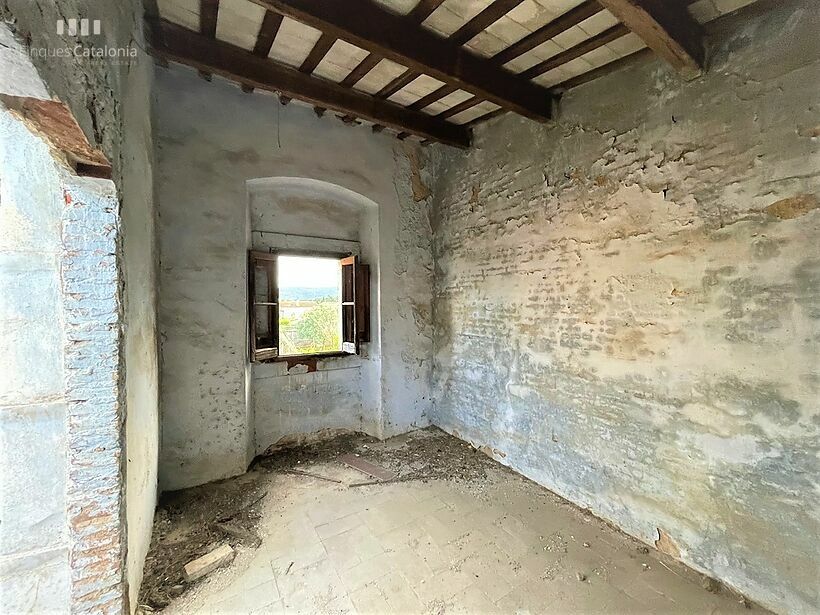 Casa en ruinas con parcela de 472 m2 tocando MAS BARCELÓ CALONGE