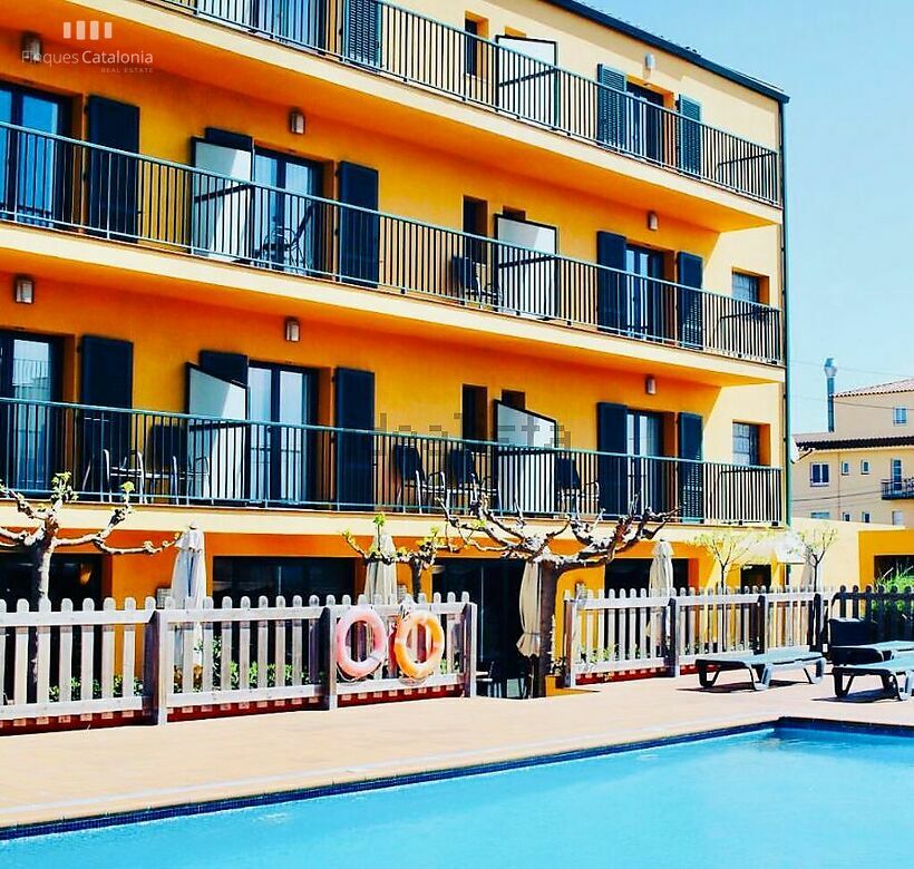 Magnificent transfer of a family hotel-restaurant with 17 rooms in the heart of the Costa Brava!