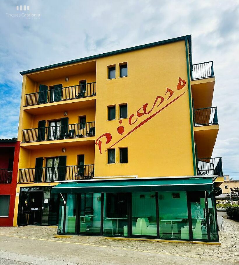 Magnificent transfer of a family hotel-restaurant with 17 rooms in the heart of the Costa Brava!
