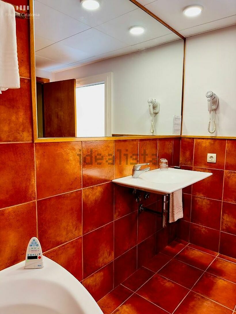 Magnificent transfer of a family hotel-restaurant with 17 rooms in the heart of the Costa Brava!