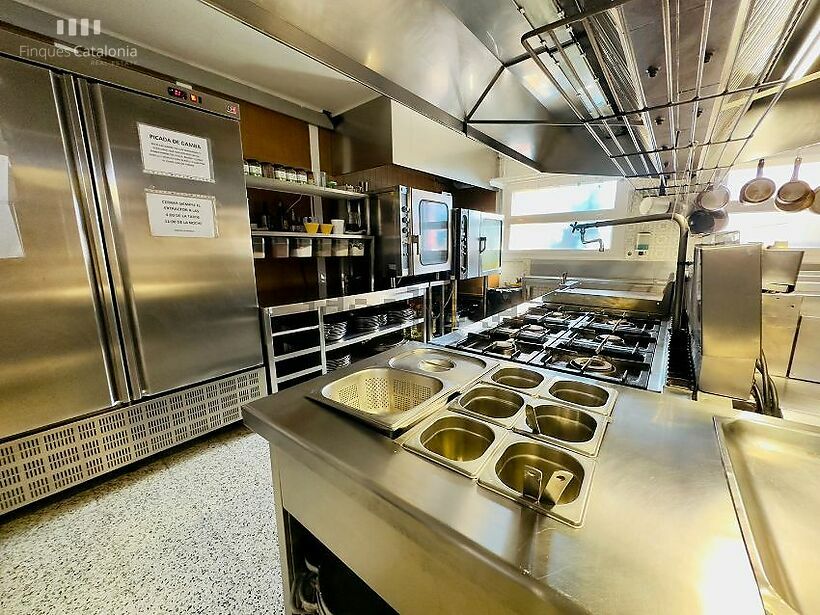 Magnificent transfer of a family hotel-restaurant with 17 rooms in the heart of the Costa Brava!