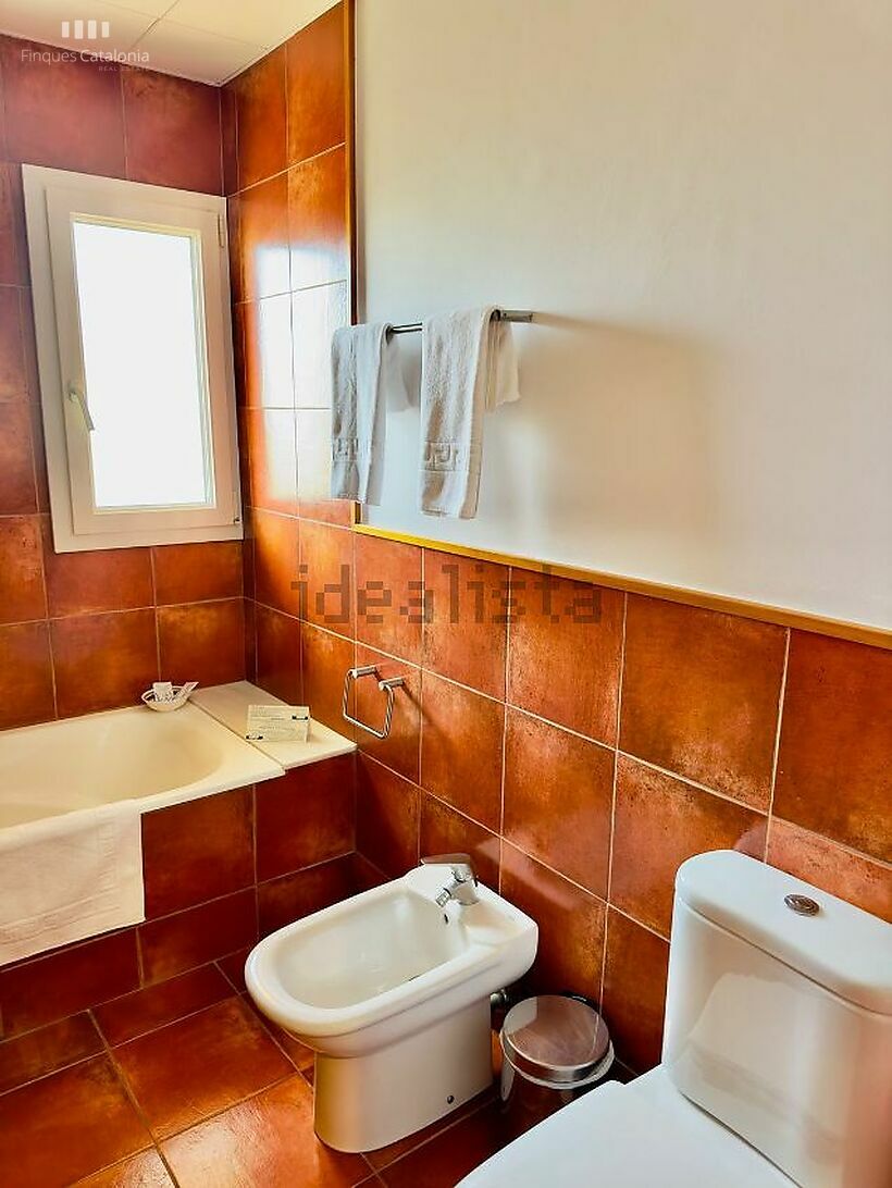 Magnificent transfer of a family hotel-restaurant with 17 rooms in the heart of the Costa Brava!