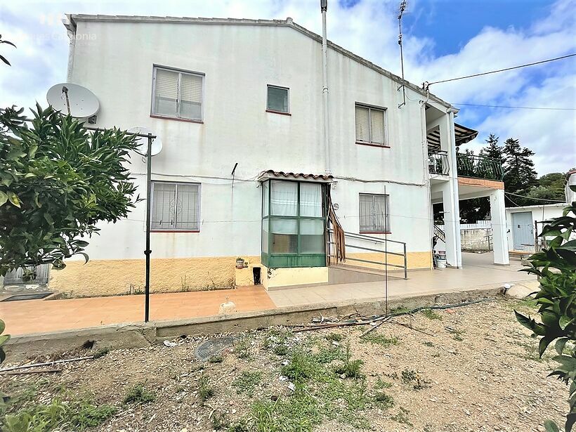 Casa amb 4 habitacions, garatge i una parcel·la de 283 m2 a Calonge.