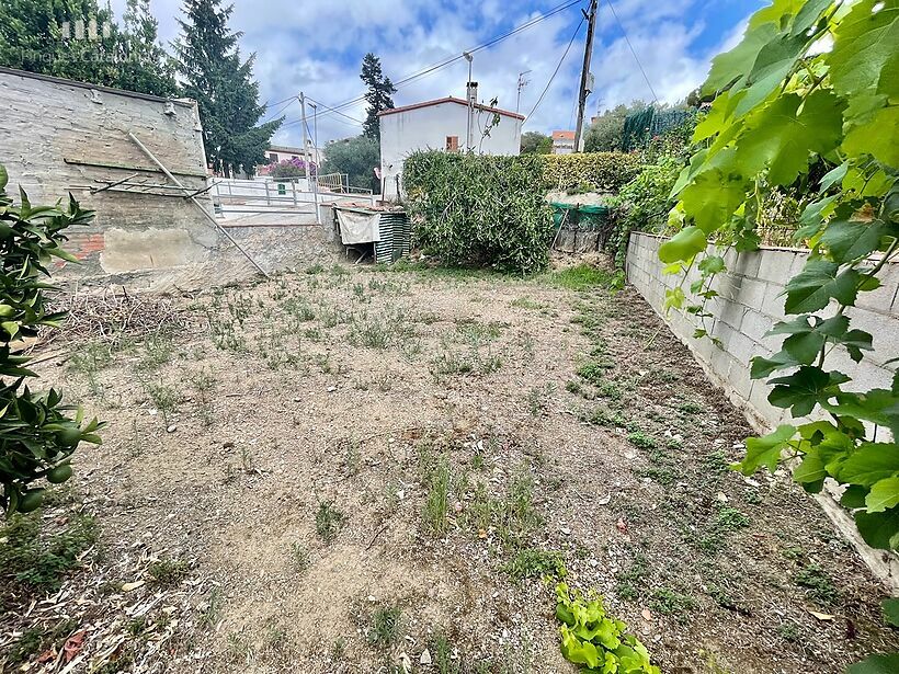 Casa amb 4 habitacions, garatge i una parcel·la de 283 m2 a Calonge.